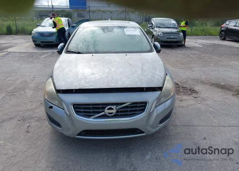 2013 Volvo S60 T5 z USA, uszkodzony, nr VIN YV1612FS7D1225344
